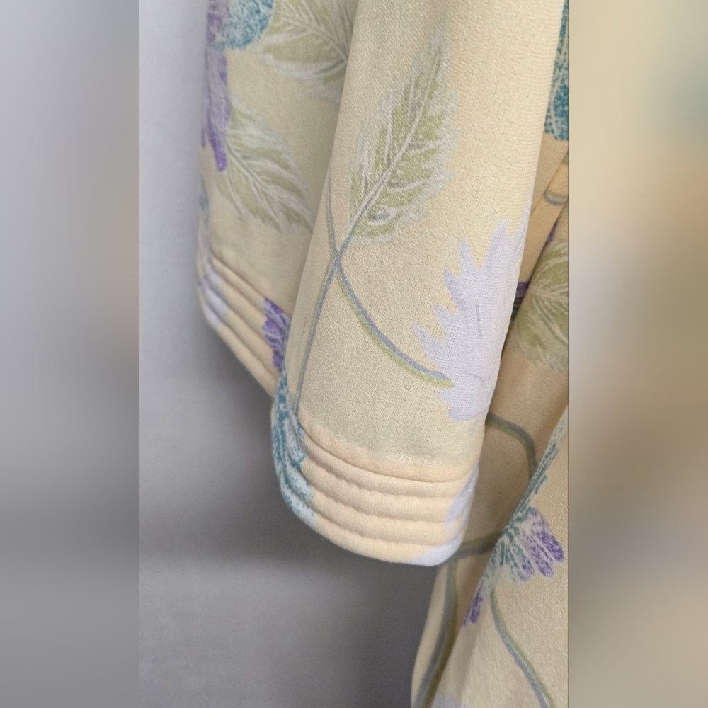Sears Cream Floral Robe - Picture 3 of 5